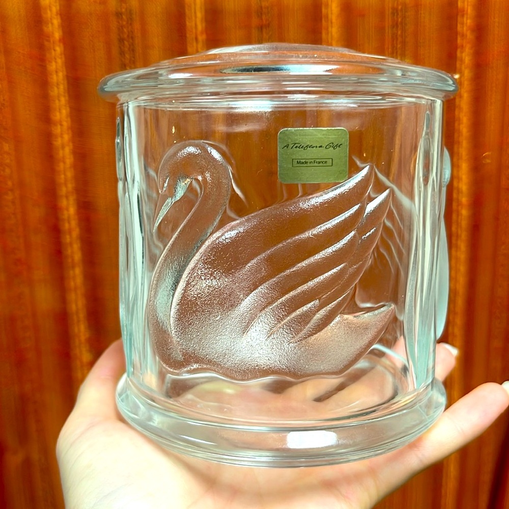 Gloria Vanderbilt Signed Vintage Embossed Etched Glass Jar Swans Teleflora W/Lid